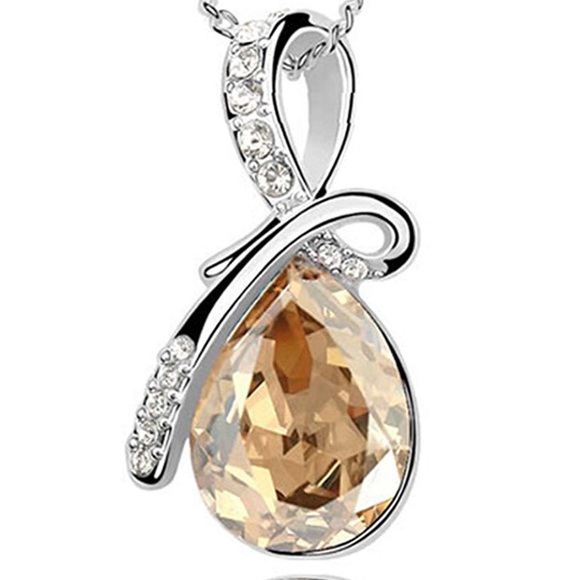 💋$6 or 2/$10💋Swarovski crystal necklace. NWT. - Picture 5 of 8